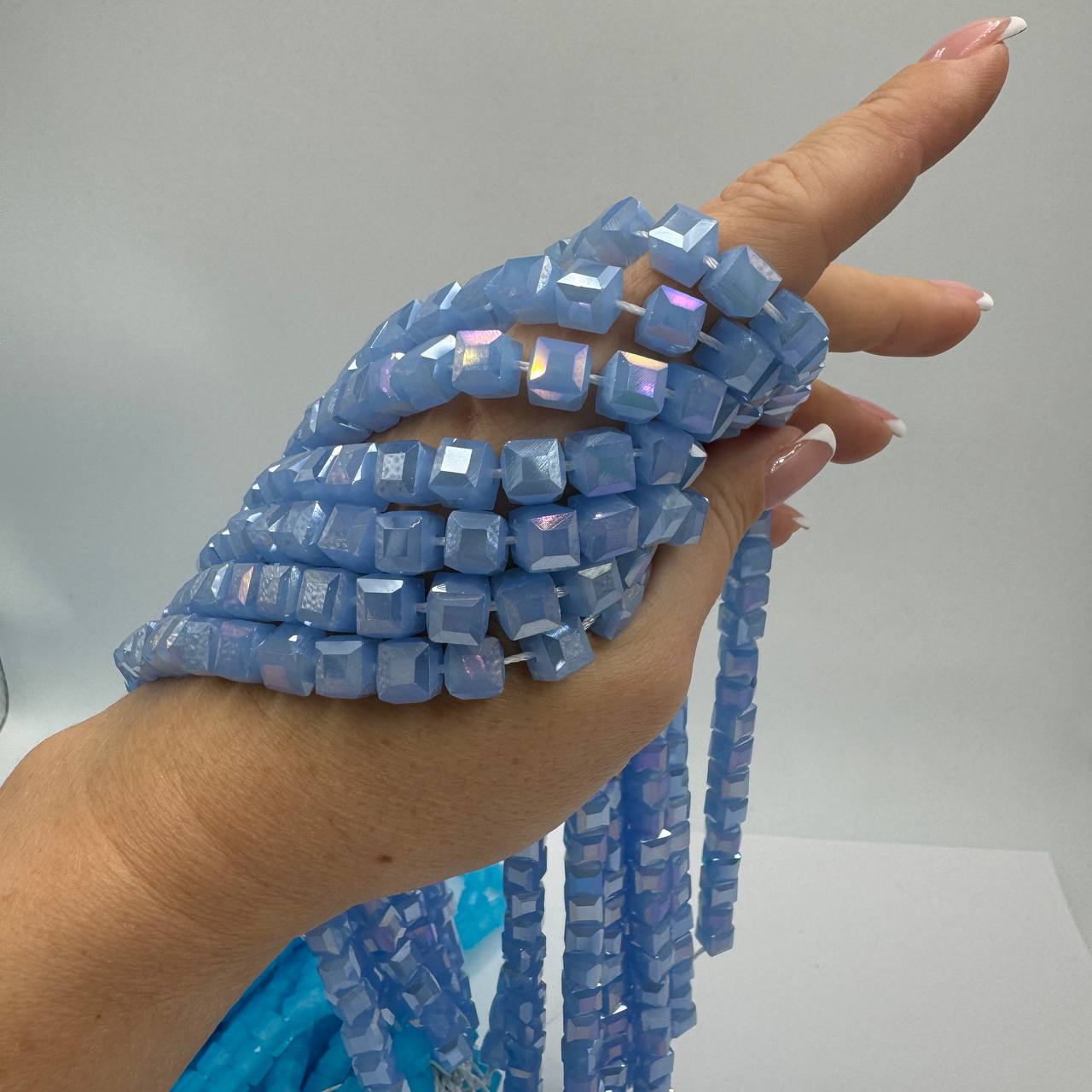 Бусины стеклянные форма кубик размер 7,5мм 