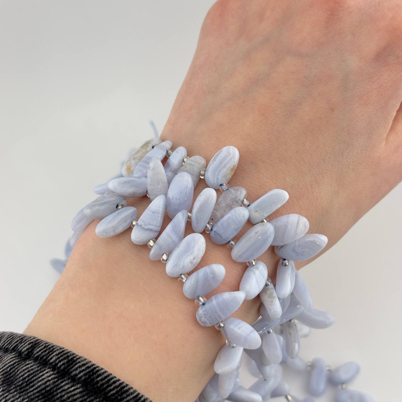 Агат голубой (Сапфирин) размер 16*7мм натуральный камень